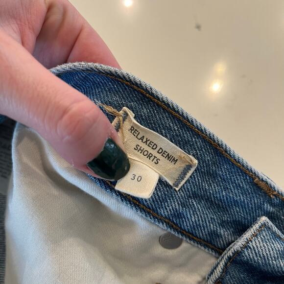 Madewell Relaxed Denim Shorts in Rosemount Wash: Destroyed Hem Edition Size 30 - Picture 5 of 10
